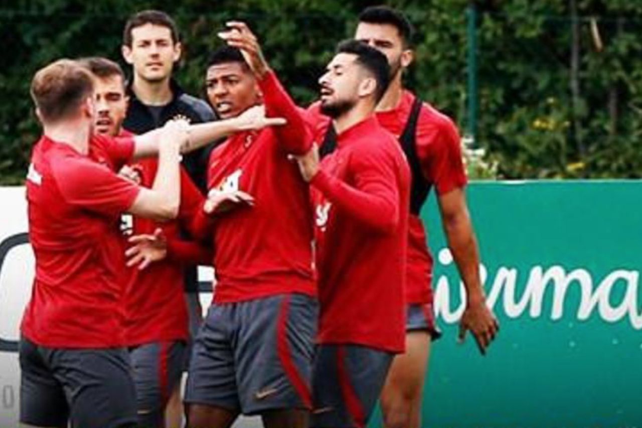 "Kerem Aktürkoğlu'nu G.Saray'da 2 futbolcu dövmüştü! Niye seni dövüyorlar da başkasını dövmüyorlar? Bakalım F.Bahçe'de dayak yiyecek mi?" 11