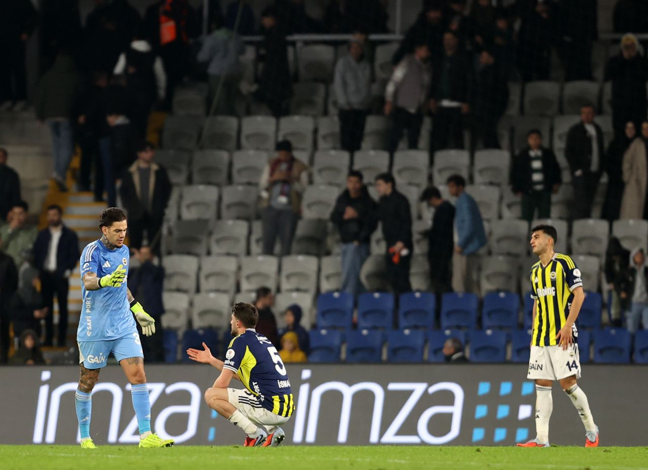 "Kerem Aktürkoğlu'nu G.Saray'da 2 futbolcu dövmüştü! Niye seni dövüyorlar da başkasını dövmüyorlar? Bakalım F.Bahçe'de dayak yiyecek mi?" 8