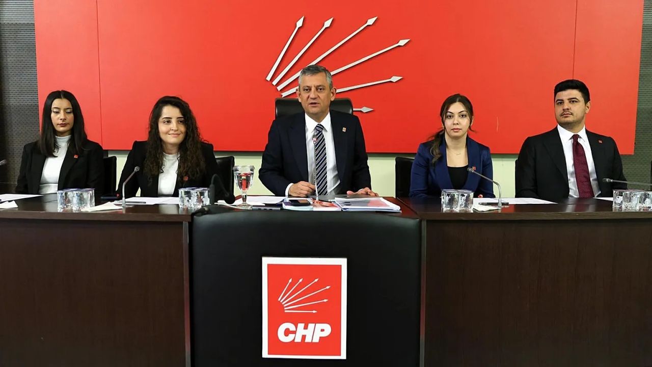 Özgür Özel'in A takımı daha ilk gününde krize gömüldü! Tartışmalı vekil MYK’ya alındı, tepkiler çığ gibi... 1