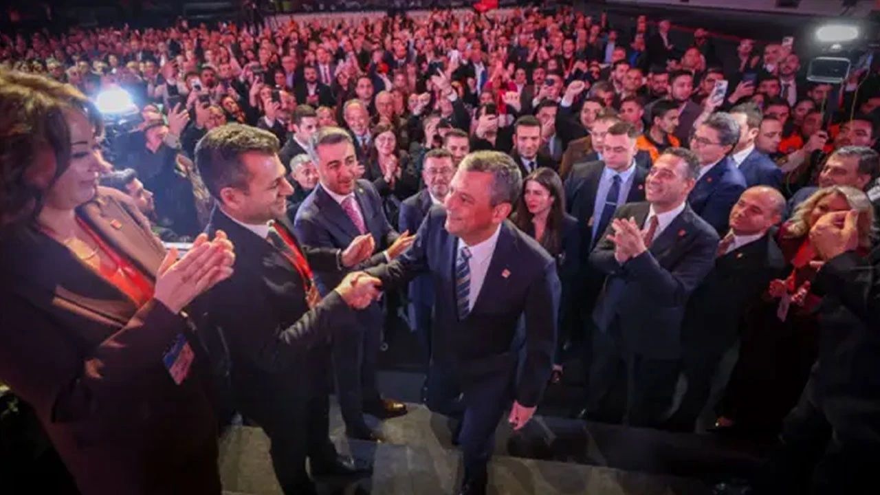 Özgür Özel'in A takımı daha ilk gününde krize gömüldü! Tartışmalı vekil MYK’ya alındı, tepkiler çığ gibi... 3