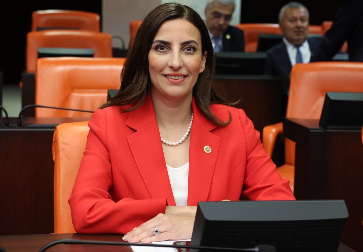 Özgür Özel'in A takımı daha ilk gününde krize gömüldü! Tartışmalı vekil MYK’ya alındı, tepkiler çığ gibi... 4