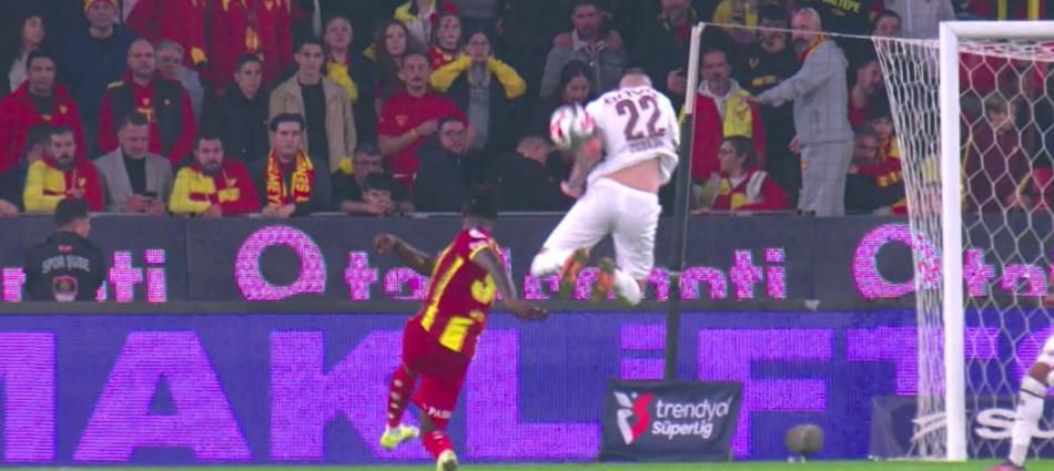 Hakem Göztepe'yi katletmiş! Trabzonspor aleyhine penaltı ve kırmızı kart verilmedi! İşte hakem yorumcularının tespitleri 3