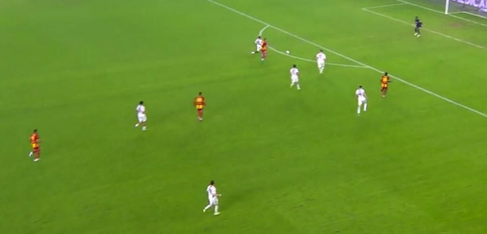 Hakem Göztepe'yi katletmiş! Trabzonspor aleyhine penaltı ve kırmızı kart verilmedi! İşte hakem yorumcularının tespitleri 7