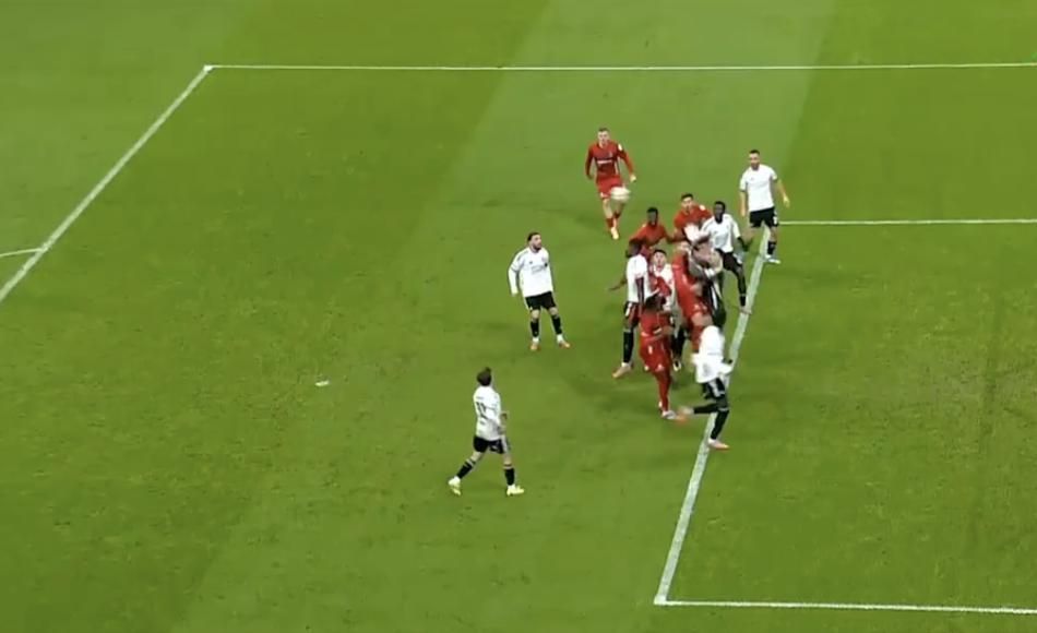 "Beşiktaş - Gaziantep FK maçında 2 penaltı verilmedi! Ofsayt beklenen gol tertemiz" Eski hakemler son noktayı koydu... 5