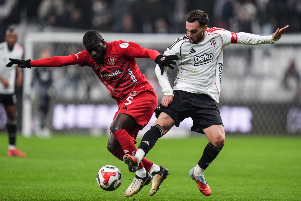 "Beşiktaş - Gaziantep FK maçında 2 penaltı verilmedi! Ofsayt beklenen gol tertemiz" Eski hakemler son noktayı koydu... 1