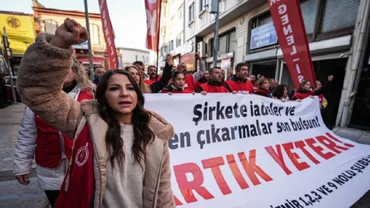 Maaş krizi büyüyor! 33 bin işçi ayakta: İzmir’de grev üçüncü gününü geride bıraktı 1