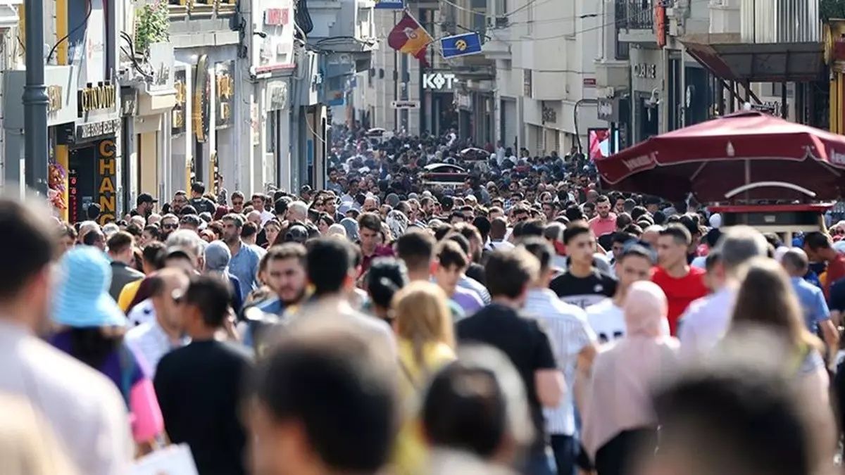 Sokak, İmamoğlu'na güvenmiyor! İmamoğlu’na en ağır darbe ankette geldi: Halkın yarısından fazlası “İmamoğlu yolsuzluk yaptı” görüşünde! 7