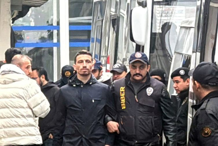 Mert Hakan'a bir darbe de Fenerbahçe'den geldi 2