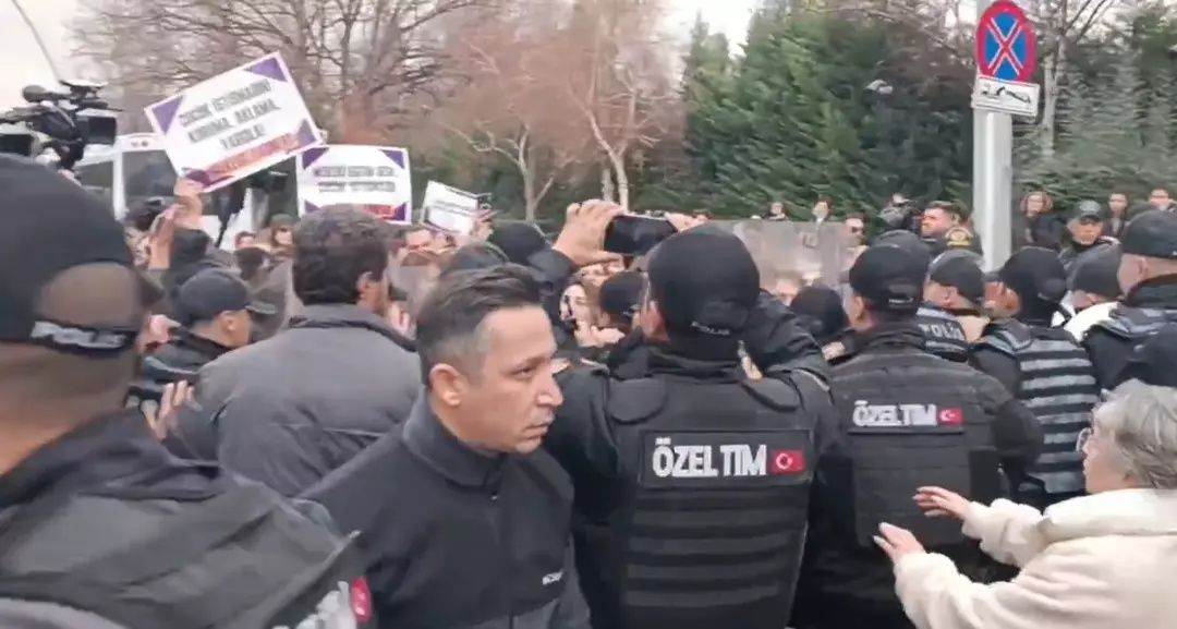 Meclis'te taciz iddiası! Stajyer skandalı Meclis’i karıştırdı: Bir personel uzaklaştırıldı! Kadın vekiller protestoyla ayaklandı 4