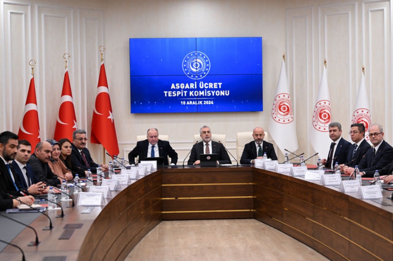 TÜRK-İŞ katılacak mı? Asgari ücret maratonu bugün başlıyor! İşte masada konuşulacak rakamlar 5