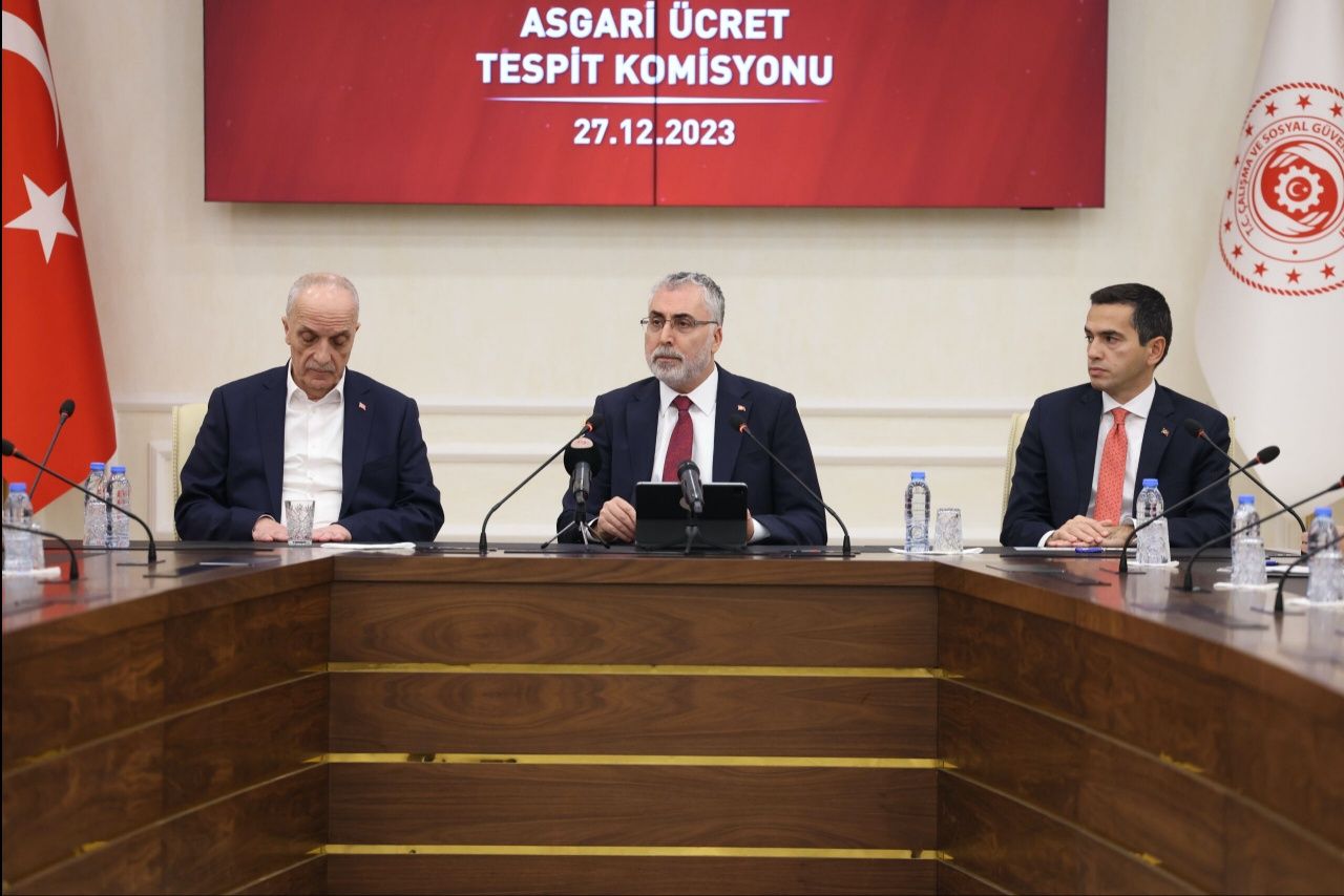 TÜRK-İŞ katılacak mı? Asgari ücret maratonu bugün başlıyor! İşte masada konuşulacak rakamlar 7
