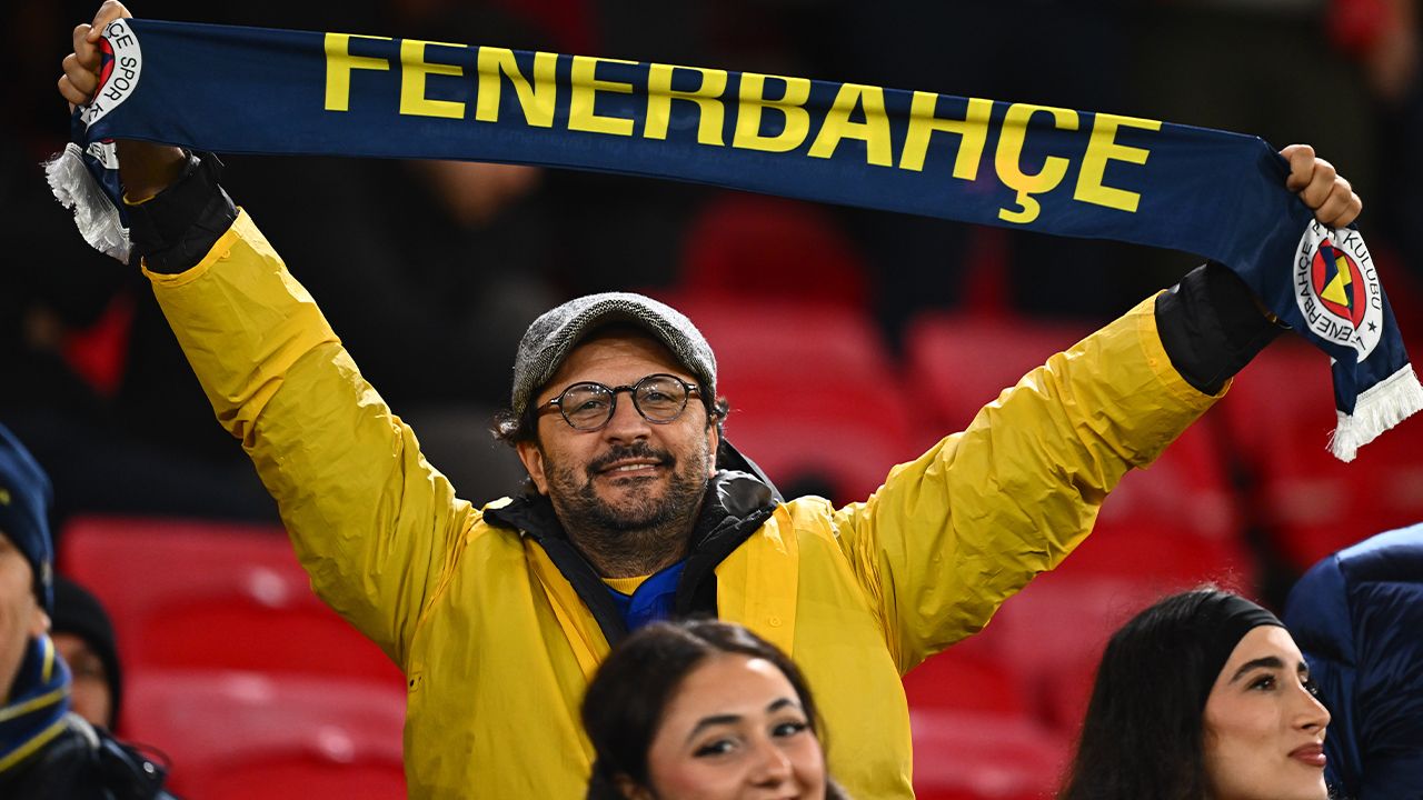 Brann-Fenerbahçe maçında PKK bayrağı açtılar 2