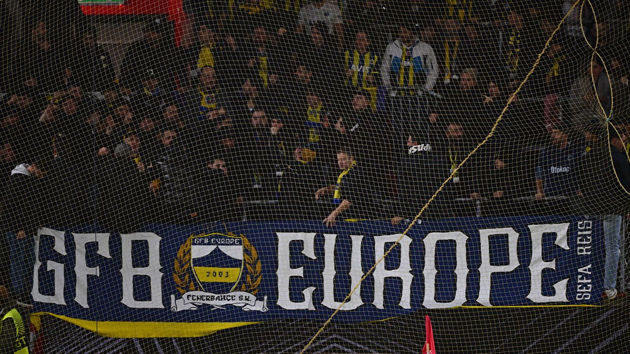 Brann-Fenerbahçe maçında PKK bayrağı açtılar 4