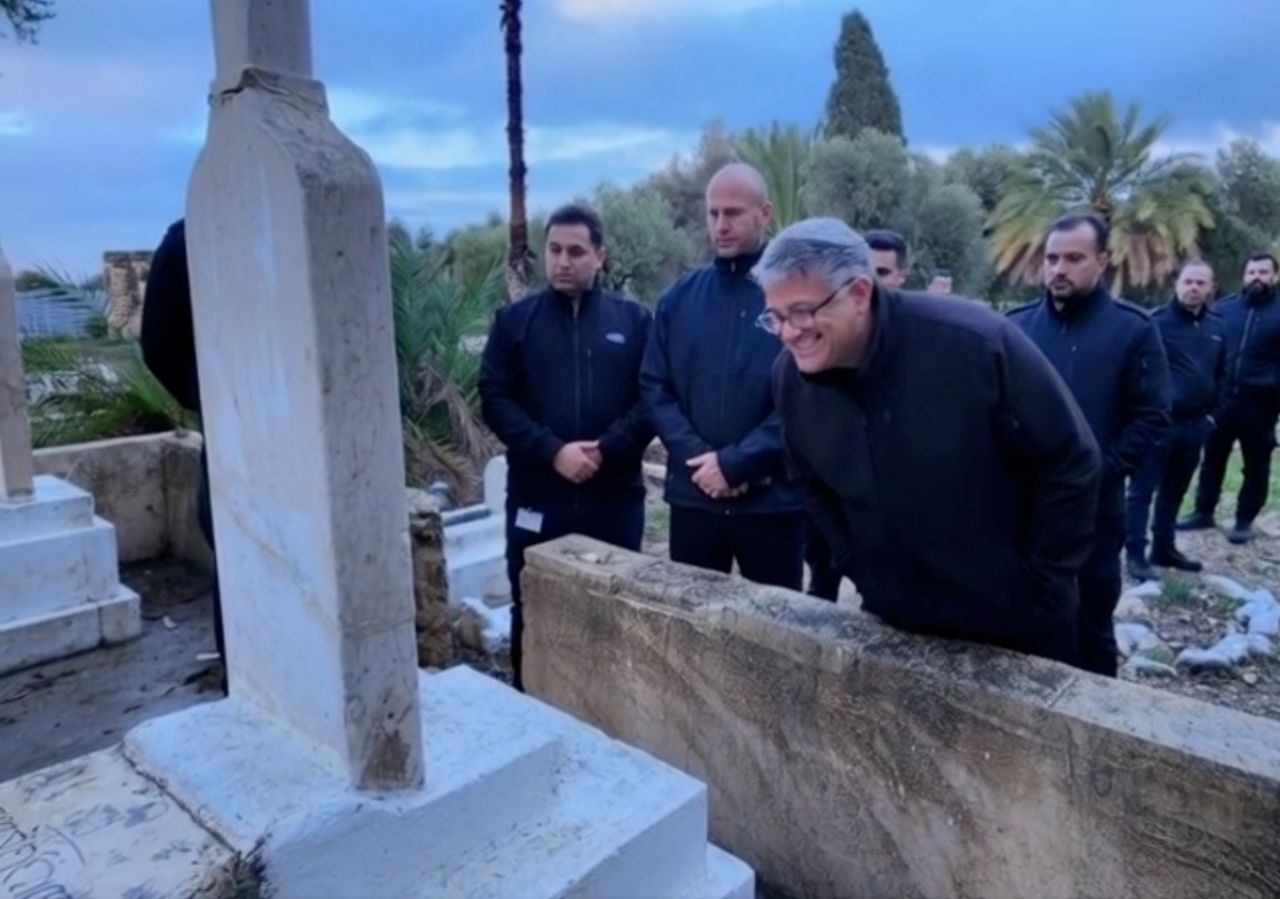 İsrail, mezarına bile tahammül edemedi! Siyonist Ben Gvir'den Kassam'ın mezarına baskın! "Yıkılsın" çağrısı gündemi salladı... 5