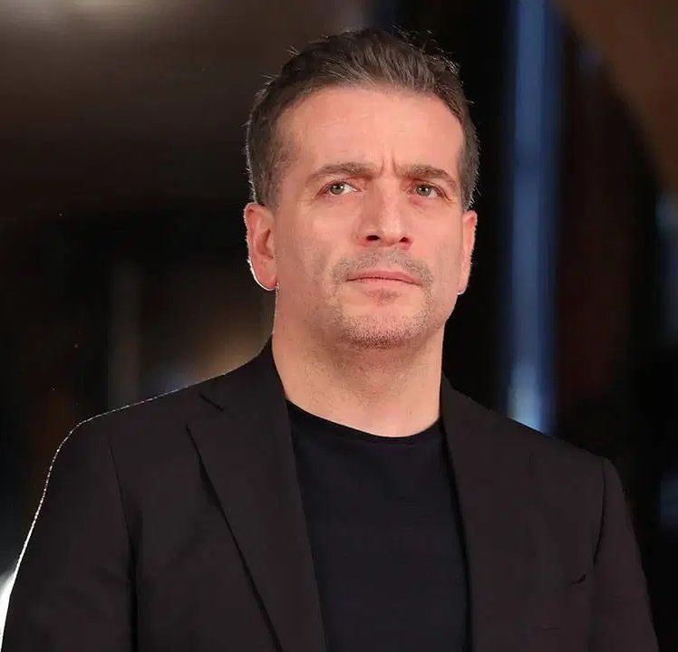 "Merhaba 2. hayat" Günlerdir yoğun bakımda olan Murat Cemcir taburcu edildi! Duygusal paylaşım: Ömrümün geçmek bilmeyen en uzun saatleriydi! 3