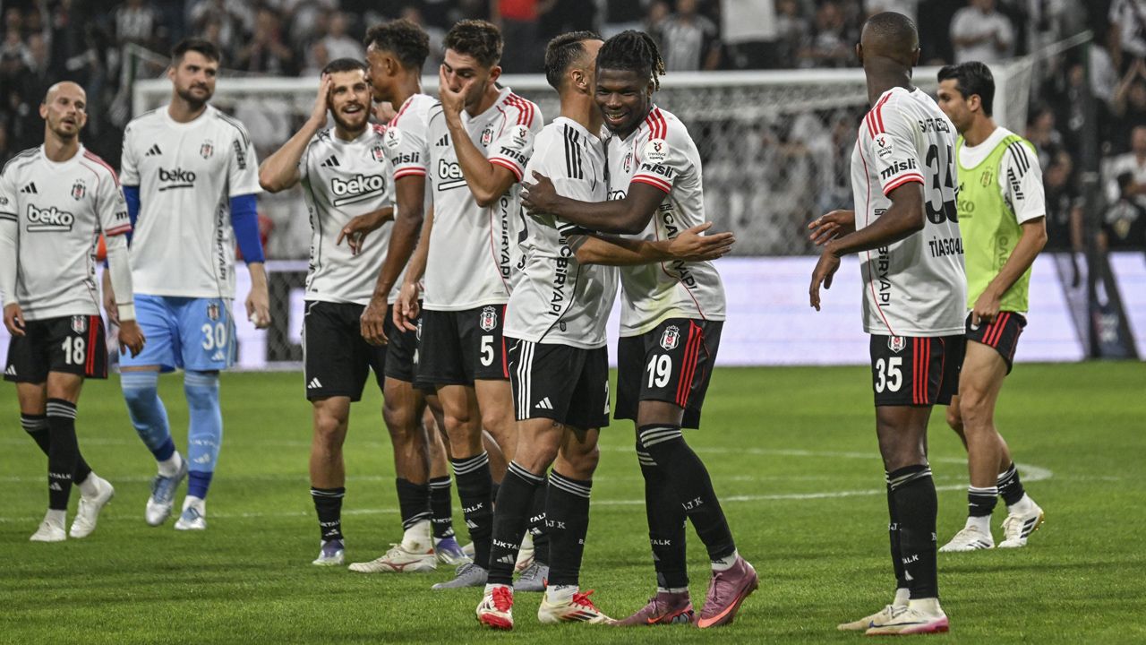 Sergen Yalçın sonunda isyan etti! Yönetime rapor verildi: Beşiktaş'ta 4 ismin bileti kesildi 3