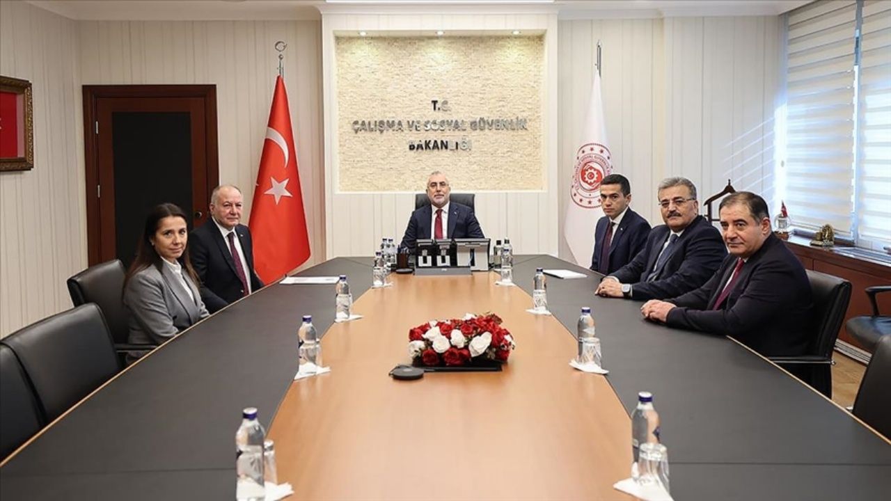 TÜRK-İŞ Bakan Işıkhan'a kapalı zarf verdi! Zarfın içinde ki rakam belli oldu! Asgari ücrete %78,8 zam 1