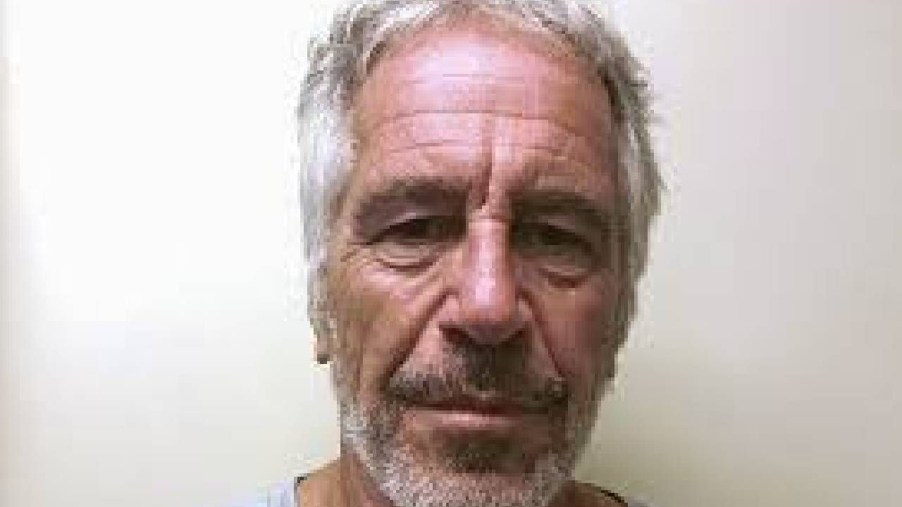 Epstein'in albümü ortaya çıktı! ABD gündemi sarsıldı: Fotoğraflarda 'Trump' detayı dikkat çekti 1