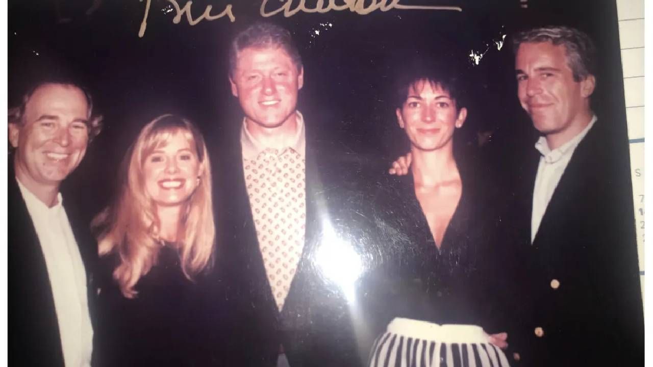 Epstein'in albümü ortaya çıktı! ABD gündemi sarsıldı: Fotoğraflarda 'Trump' detayı dikkat çekti 5