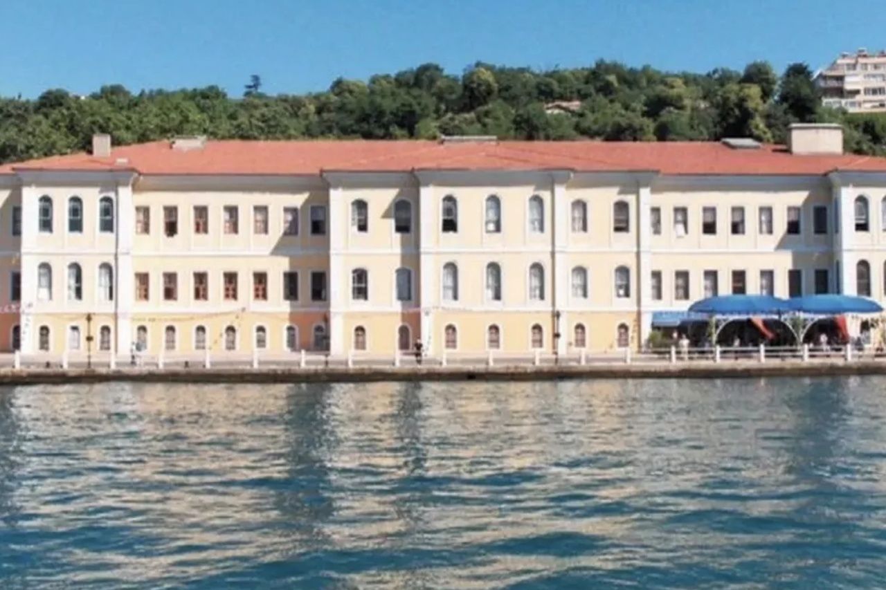 Türkiye'nin en köklü lisesi İstanbul Erkek Lisesi'nde taciz skandalı! Okul müdürü açığa alındı 2