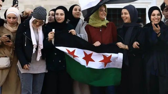 Suriyeliler için kritik adım! Erdoğan'ın talimatıyla yeni model: İkamet izni alamayanlar kaçak sayılacak, 1 Ocak'tan itibaren ücretli olacak... 5