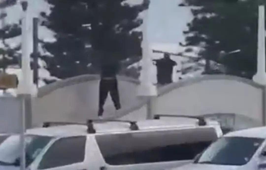Sidney Bondi plajında silahlı saldırı! Avustralya paniğe sürüklendi... 2 gözaltı, başbakandan acil uyarı! Dehşet anları kamerada... 5