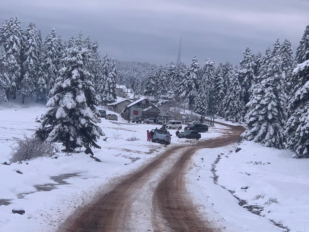 Bolu'nun yüksek kesimleri beyaza büründü! Kar kalınlığı 10 santimetreye ulaştı 1