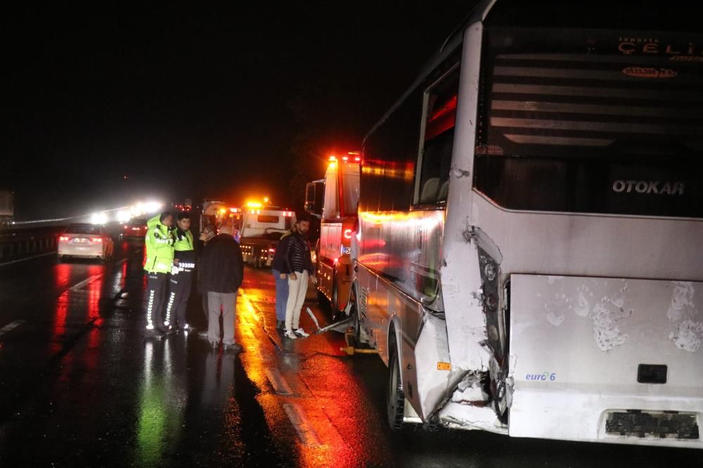 Bilecik yolunda zincirleme kaza: 12 yaralı 2