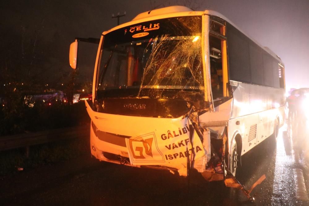 Bilecik yolunda zincirleme kaza: 12 yaralı 4