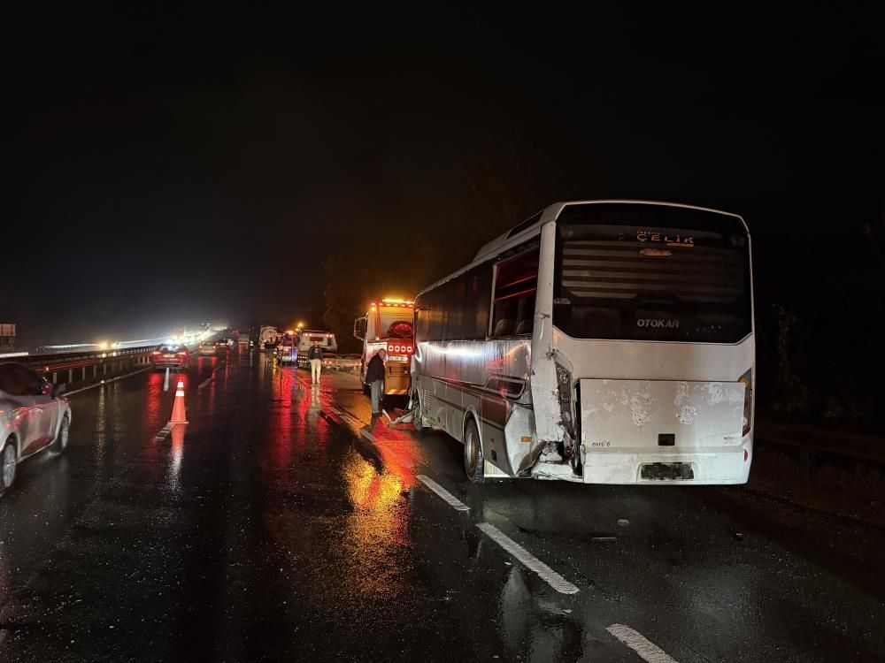 Bilecik yolunda zincirleme kaza: 12 yaralı 6
