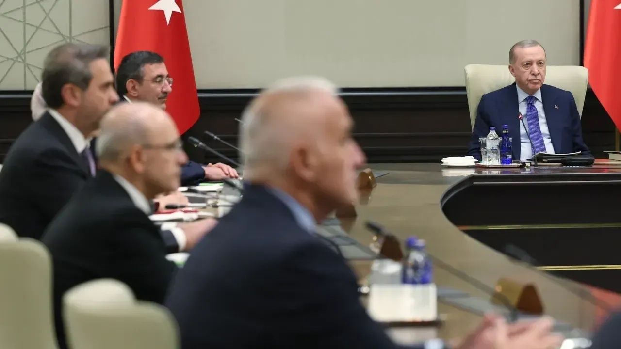 Asgari ücrete yüzde kaç zam yapılacak? Karadeniz'de neler oluyor? Kabine bugün yoğun gündemle toplanıyor... 5