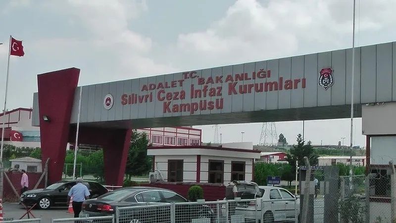 İpler iyice koptu... Enver Aysever, Silivri'de Ekrem İmamoğlu’nun elini havada mı bıraktı? 4