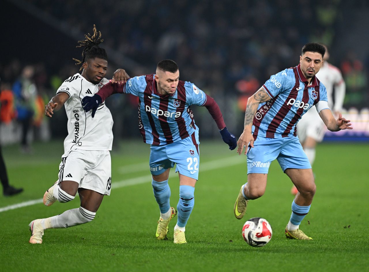 "Galatasaray'ı her sene şampiyon yapıyorlar! Trabzonspor'a operasyonu da aynı ekip yaptı! Alın yapın Galatasaray'ı şampiyon, yürüsün gitsin" 1