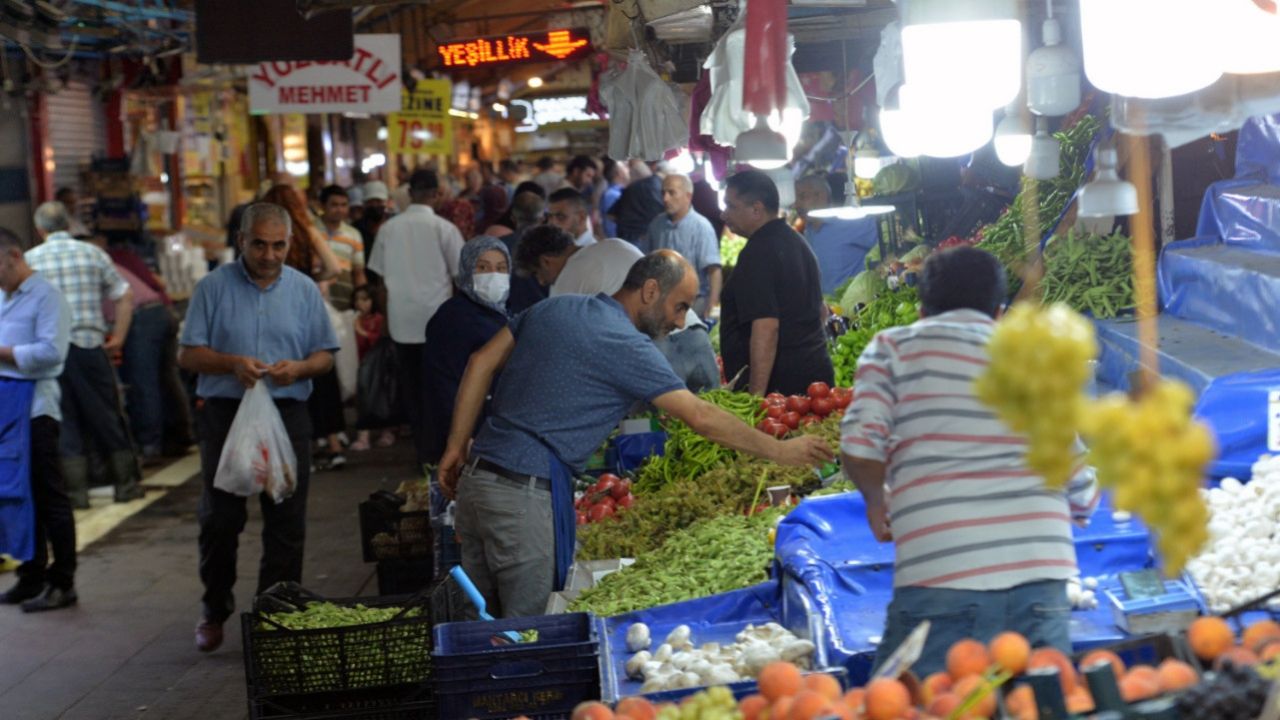 Dört kişilik ailenin açlık sınırı 26 bin 925 TL'ye, yoksulluk sınırı 93 bin 135 TL'ye yükseldi 7