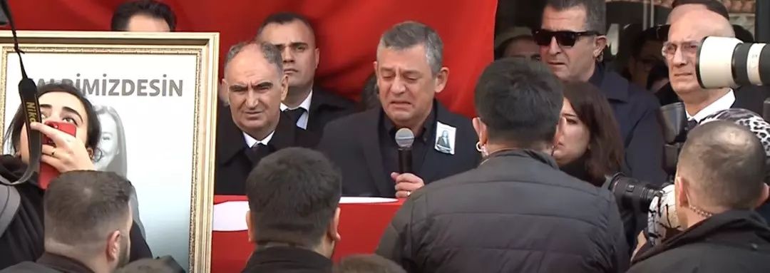 Manisa’da büyük hüzün: Gülşah Durbay son yolculuğuna uğurlandı, Özgür Özel gözyaşlarına boğuldu 6