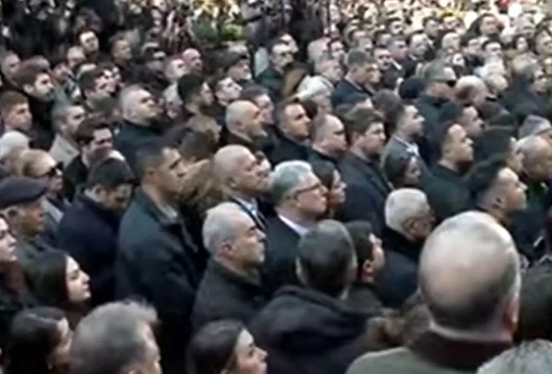 Manisa’da büyük hüzün: Gülşah Durbay son yolculuğuna uğurlandı, Özgür Özel gözyaşlarına boğuldu 9