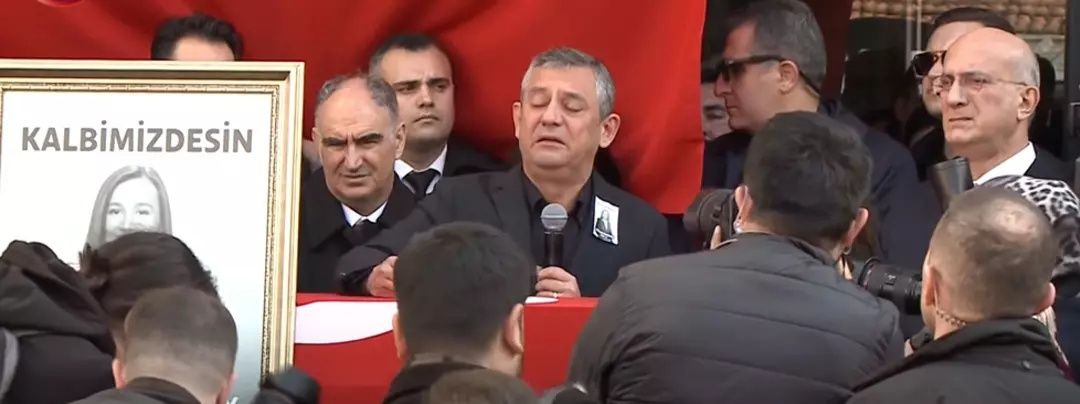 Manisa’da büyük hüzün: Gülşah Durbay son yolculuğuna uğurlandı, Özgür Özel gözyaşlarına boğuldu 7