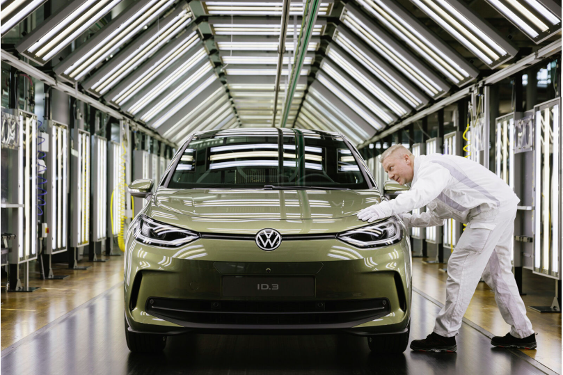 Volkswagen'in 88 yıllık tarihinde bir ilk! Almanya'daki fabrikasını kapatıyor 8