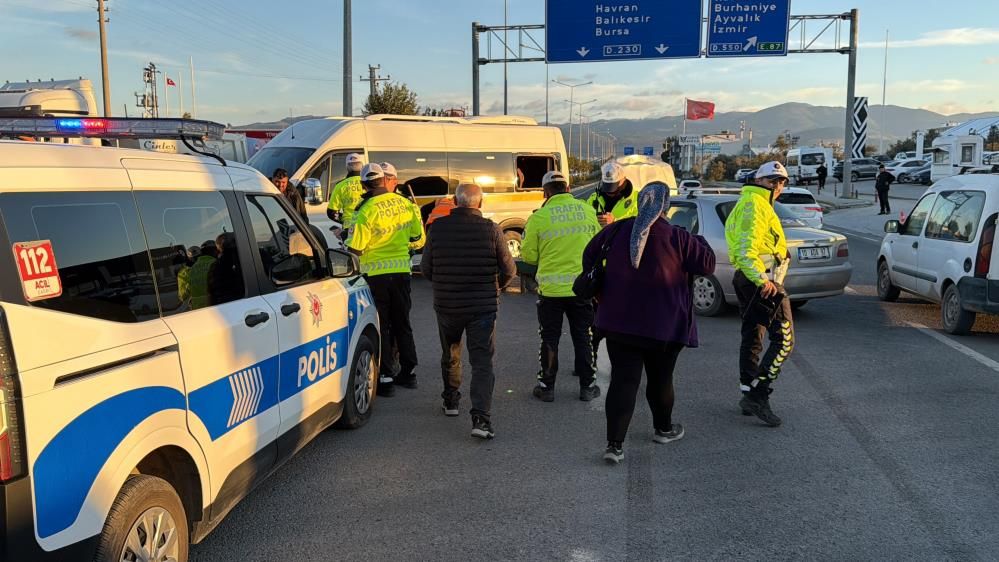 Öğrenci servisi ile otomobil çarpıştı: Çok sayıda yaralı var 7