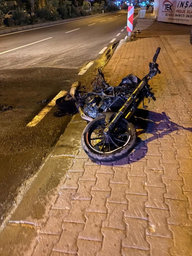 İzmir'de feci kaza! Metrelerce yükseğe savruldu 5