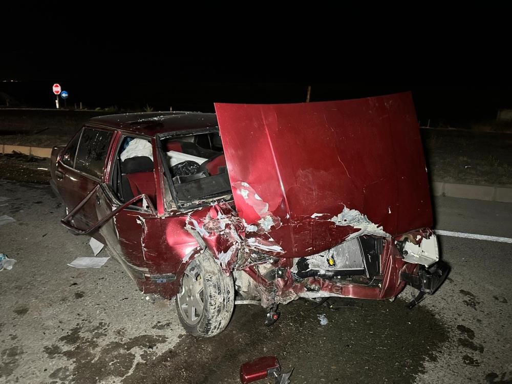 Uşak'ta otomobil ile hafif ticari araç çapıştı: Çok sayıda yaralı var 6