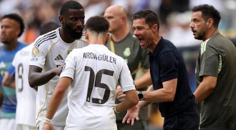 Arda'yla Xabi Alonso soyunma odasında kavga etti 2