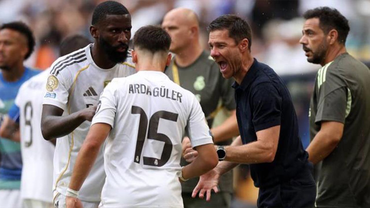 Arda'yla Xabi Alonso soyunma odasında kavga etti 8