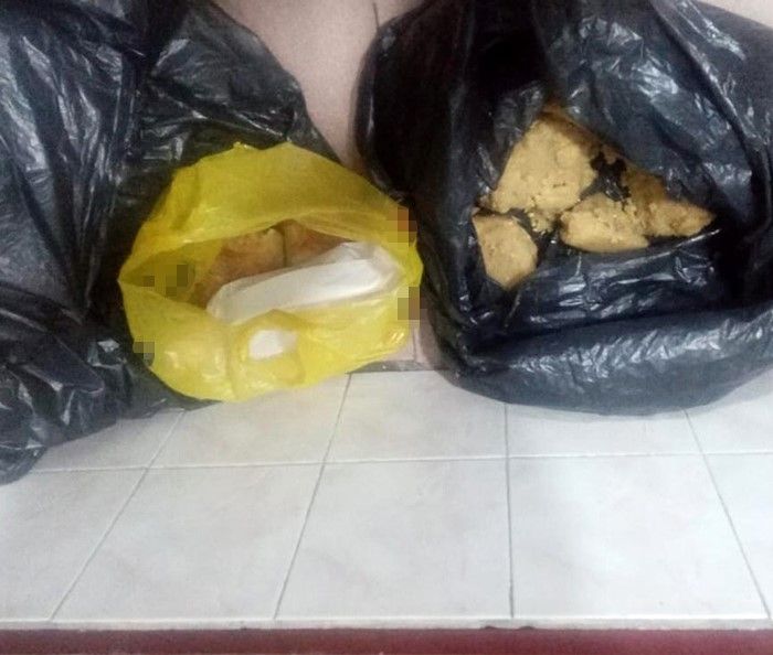 İzmir Buca'da "yok artık" dedirten anlar! Börek tezgahında fareler cirit atıyor... 2