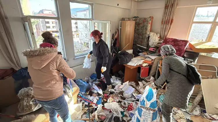 Komşuları isyan ettiren ev! Ekipler gözlerine inanamadı 3