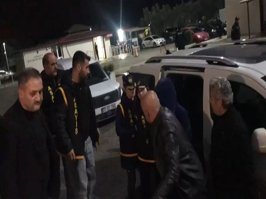 Güllü’nün ölümü soruşturmasında ev hapsindeki Sultan Nur’un kaldığı sitenin güvenlik görevlisi konuştu! Yanına tek bir isim gidiyor 4