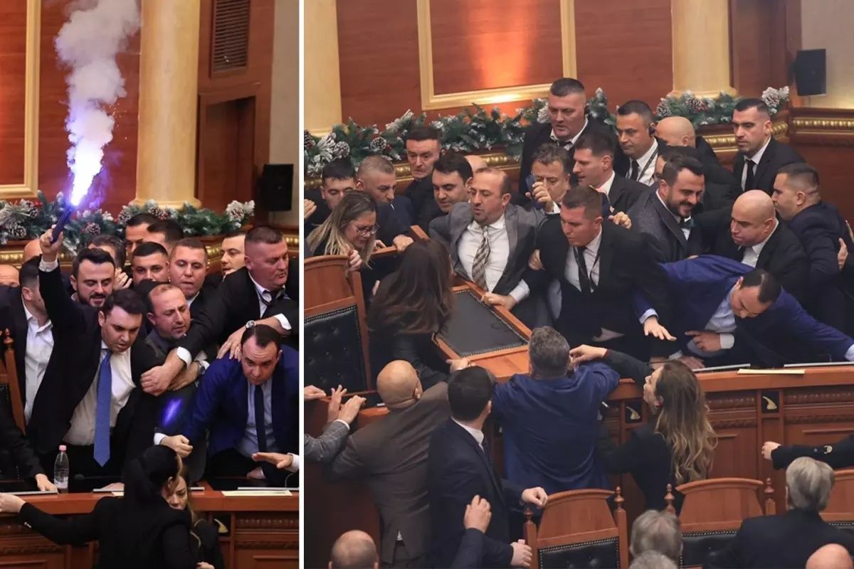 Arnavutluk Meclisi'nde şok anlar! Tansiyon bir anda yükseldi: Bakanın göreve iadesi krize yol açtı, meşaleler yakıldı 1