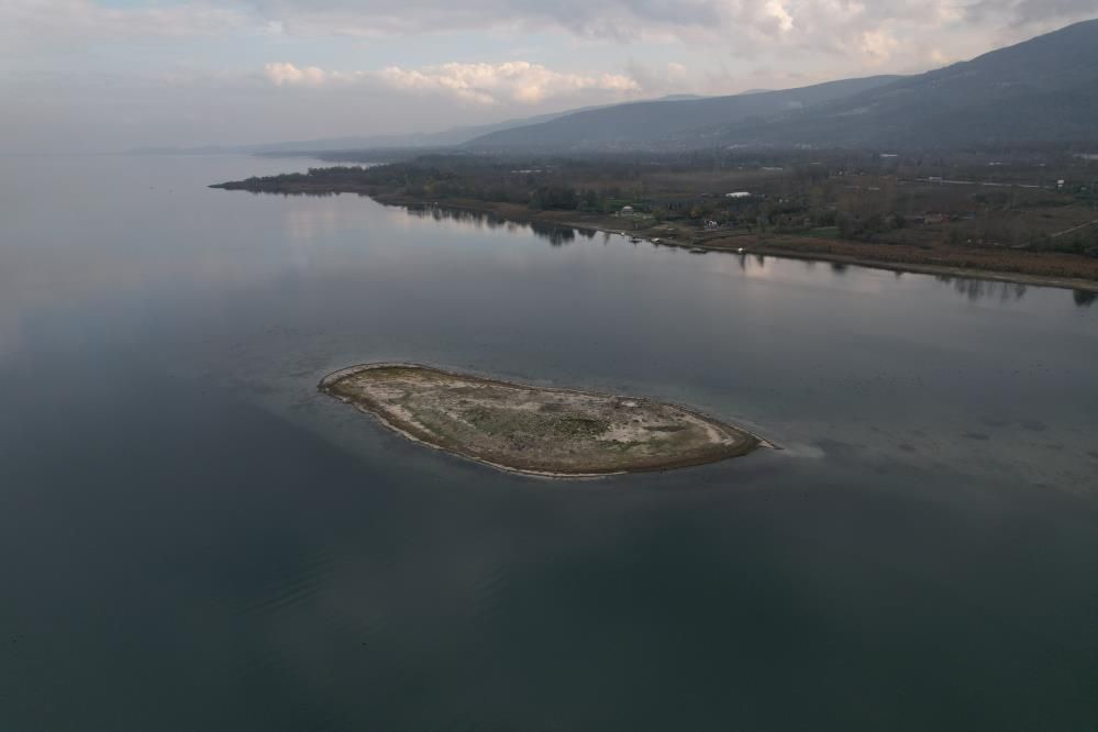 Tarihi sır! Sapanca Gölü'nde suların çekilmesiyle ortaya çıktı 4
