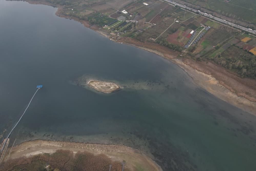 Tarihi sır! Sapanca Gölü'nde suların çekilmesiyle ortaya çıktı 8