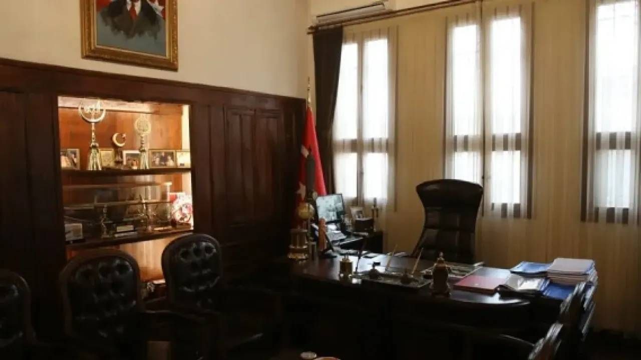 Belediye Başkanının odasına cihazı koymuşlardı: Yakalanan isim şaşırdı: "Kendimi nasıl yakalattım" 3